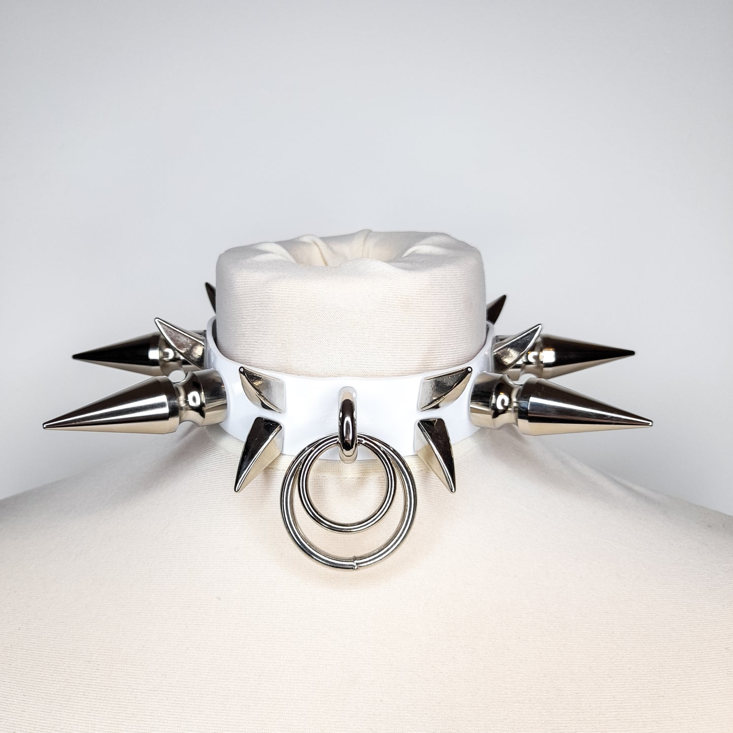 Hellion Riesiger Stachelring-Halsband