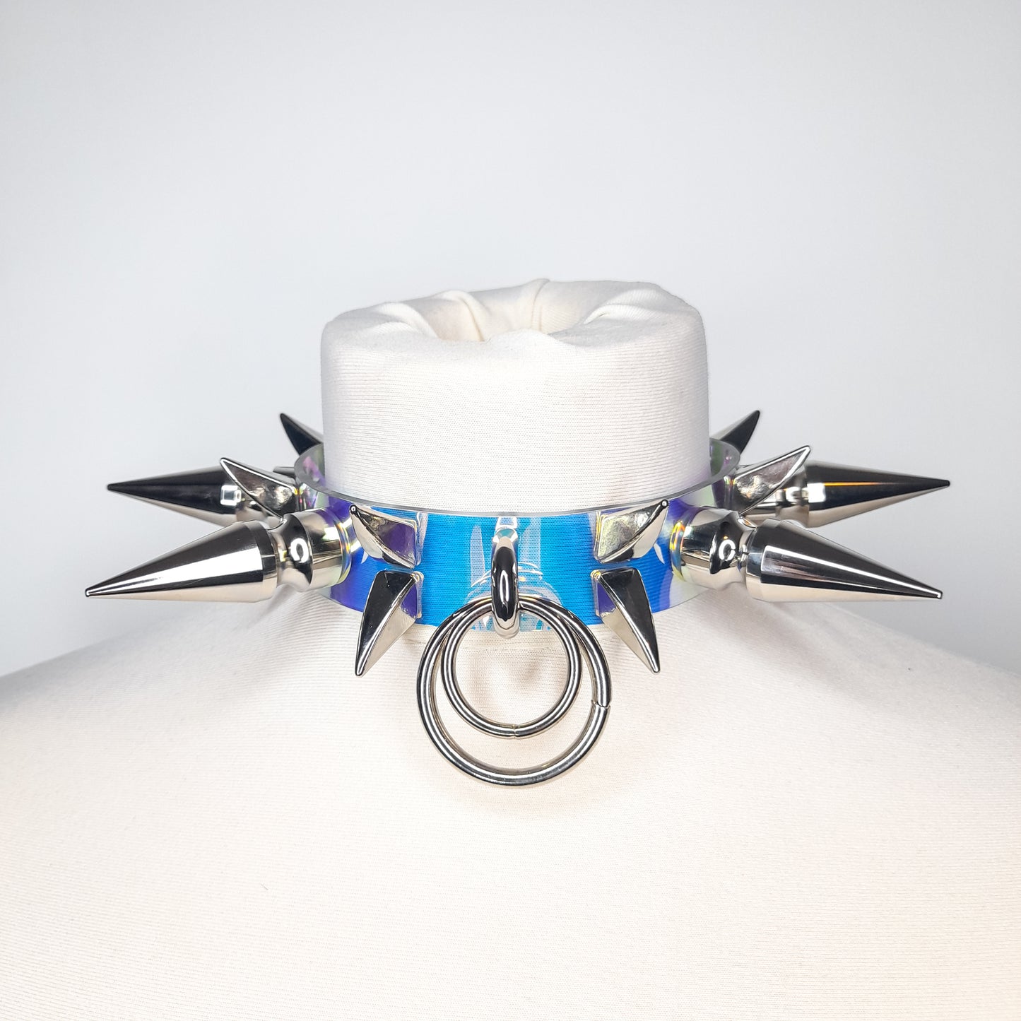 Hellion Holographic Huge Spiked Ring Halsband