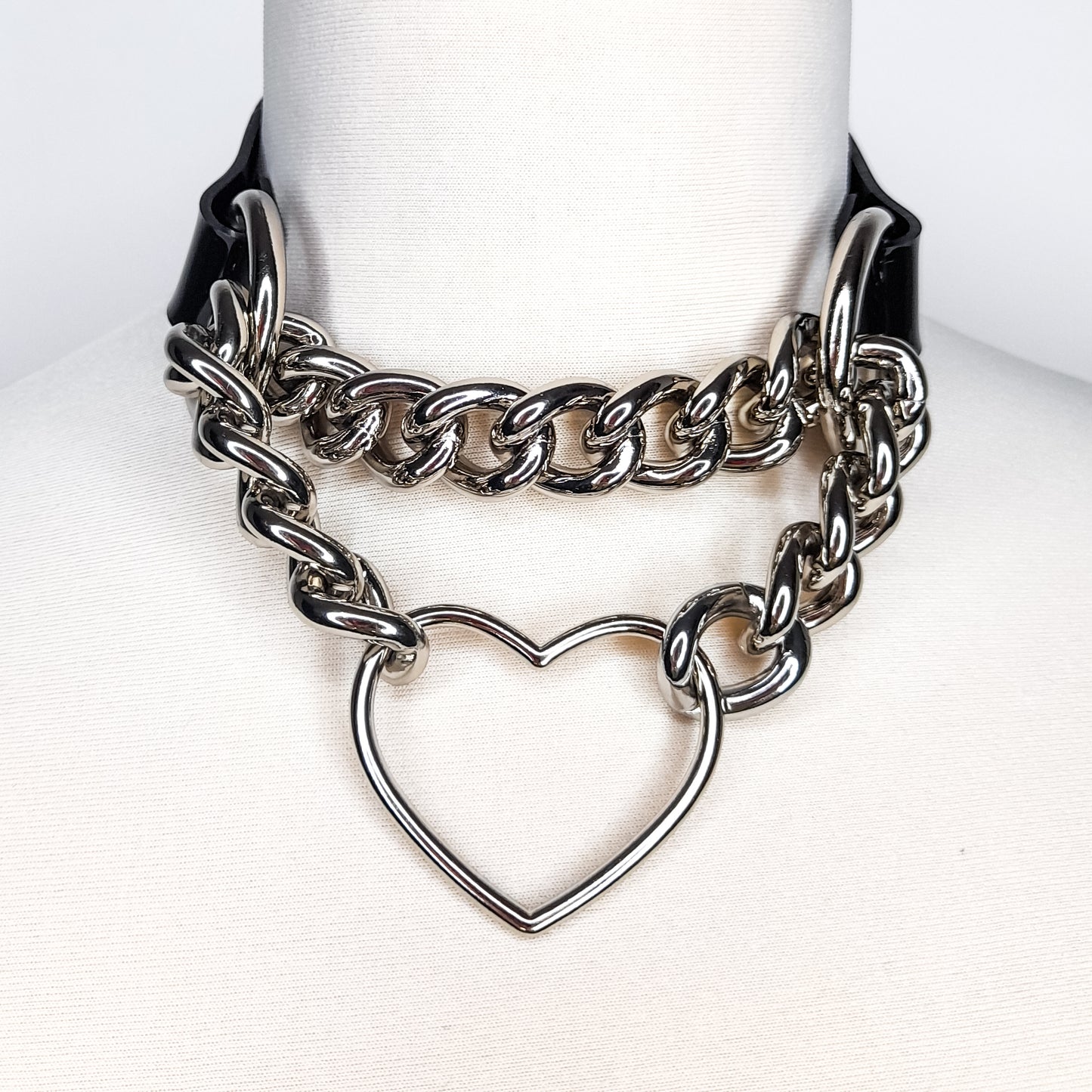 Hedone Silver Heart Ring Chain Choker