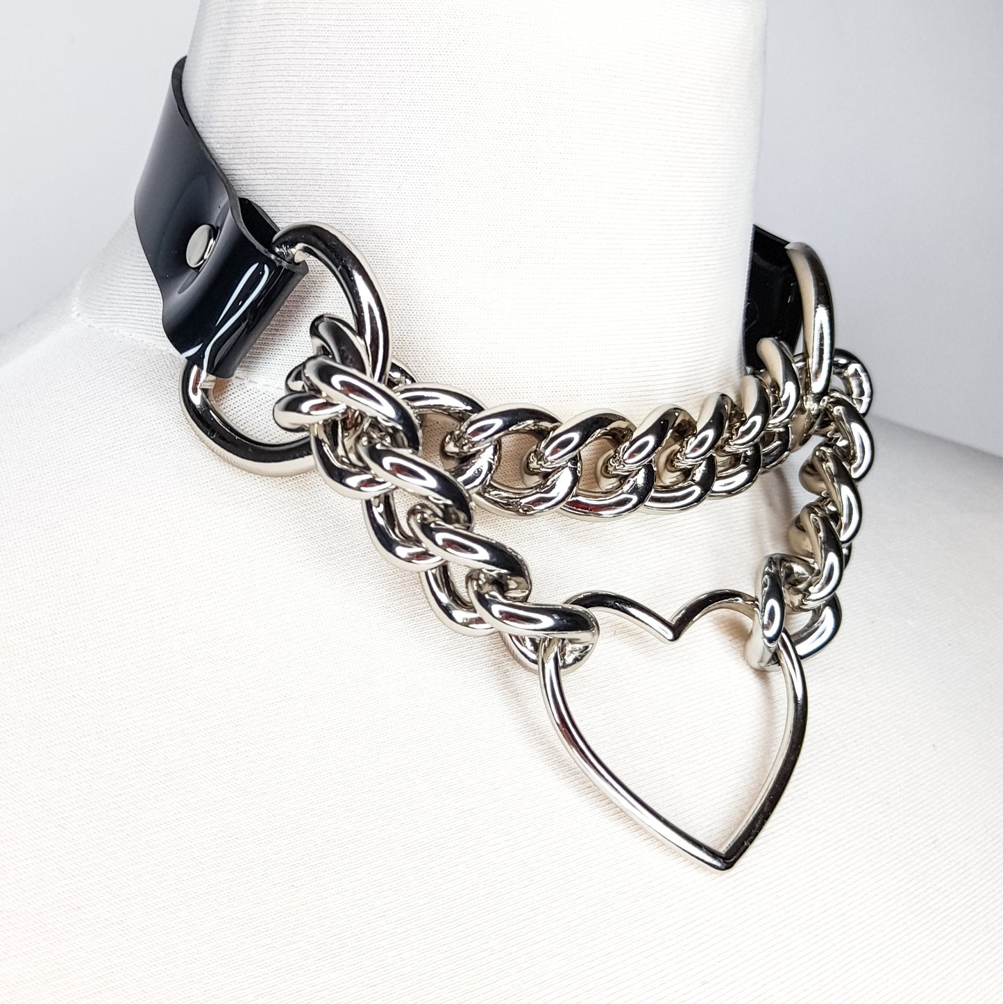 Hedone Silver Heart Ring Chain Choker