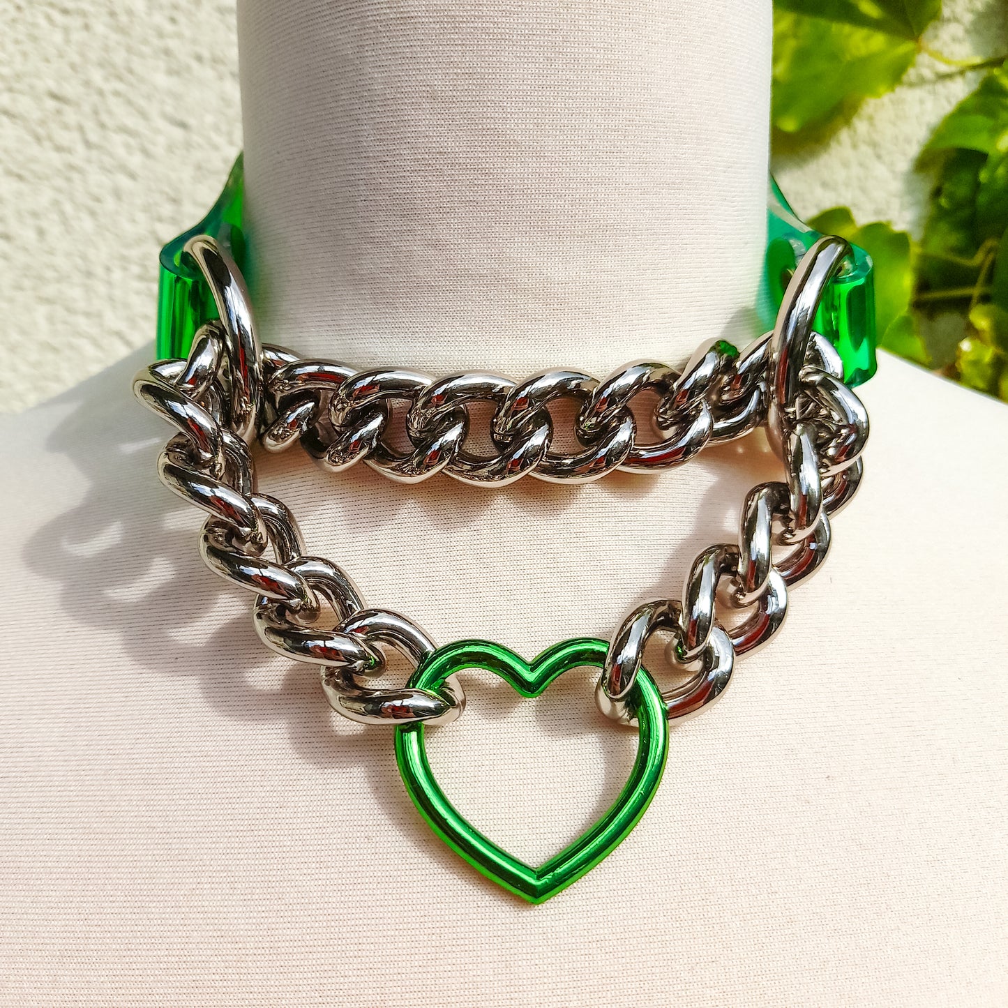 Hedone Green Heart Ring Martingale Choker