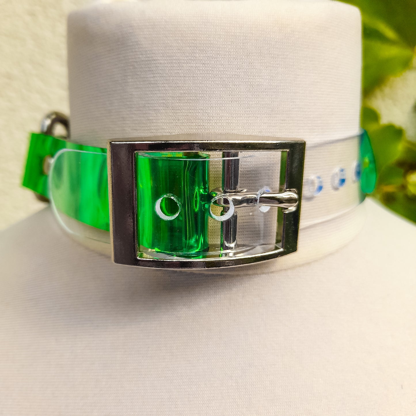 Hedone Green Heart Ring Martingale Choker